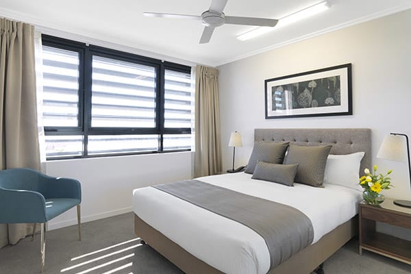 Cheap hotels Mackay with comfortable, queen size bed in two bedroom apartment at Oaks Carlyle hotel near Mackay Botanic Gardens