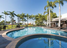 Where in the world can you cuddle a koala, visit the world’s busiest wildlife hospital, play on a ‘splashtacular’ water play park and stay within a tranquil, coastal oasis all in the same day? Family friendly resort Oaks Oasis on Queensland’s Sunshine Coast is where.