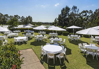outdoor event on lawn at oaks cypress lakes resort in hunter valley