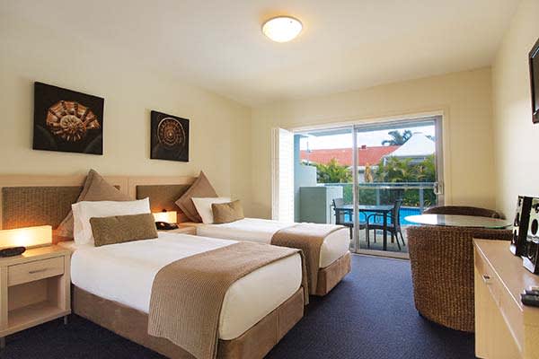 holiday hotel accommodation near Newcastle nsw with swimming pool