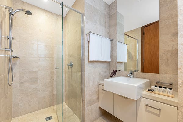 Oaks Santai Resort Casuarina Bedroom Executive Bathroom