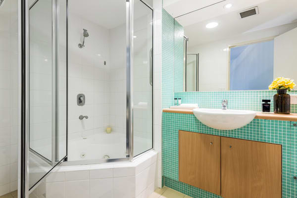 shower in en suite hotel room at oaks waterfront resort