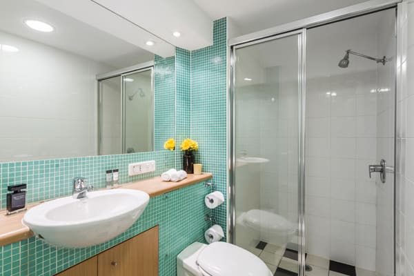 oaks waterfront resort hotel en suite bathroom with shower