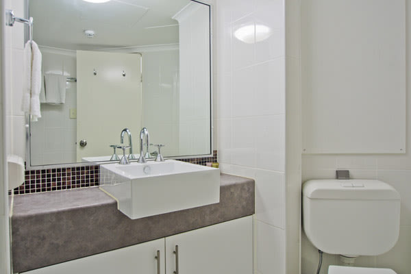 en suite bathroom in 1 bedroom apartment in Hyde Park Sydney city