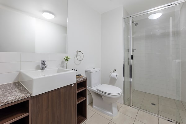Oaks Brisbane Aurora Suites Bathroom