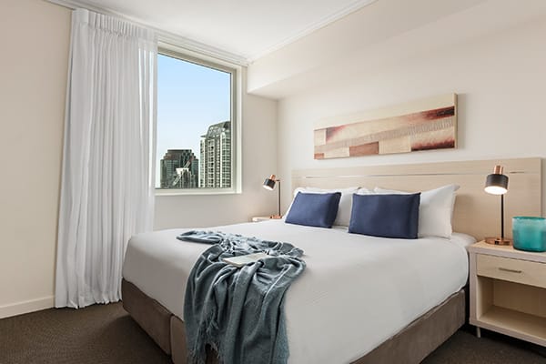 Oaks Brisbane Casino Tower Suites 1 Bedroom Apartment Bathroom with city view 