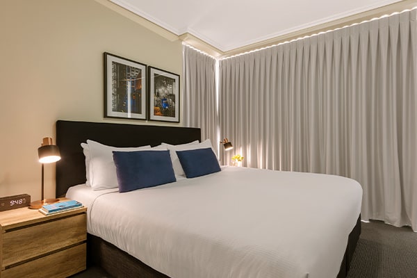 comfortable queen size bed in 2 bedroom apartment at Oaks Casino Towers hotel near Treasury Casino