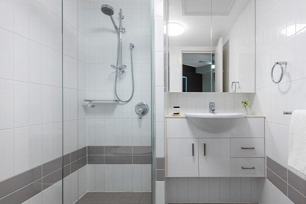 Oaks Brisbane on Felix Suites 2 Bedroom Story Bridge View Bathroom two with shower