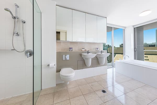 Oaks Brisbane Felix Suites 3 Bed Apartment Bathroom 3 with the both the bathtub and shower room