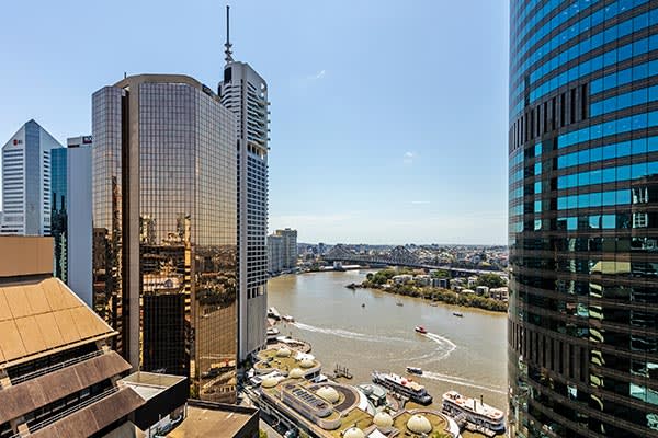 Oaks Brisbane Felix Suites 3 Bed Apartment Brisbane River and Story Bridge View 
