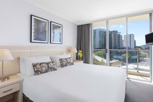 Oaks Brisbane Lexicon Suites 1 Bedroom Executive Bedroom
