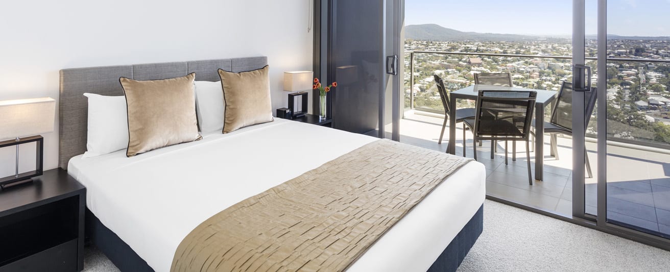 milton hotel brisbane spacious 1 bedroom apartment with balcony opposite Suncorp Stadium