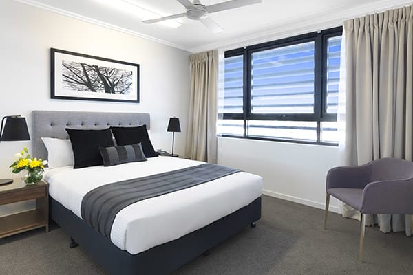 3 bedroom apartment with comfortable beds and lots of storage space and air con in Mackay at Oaks Carlyle hotel
