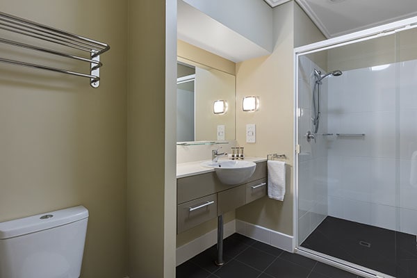 Oaks Resort Spa Hervey Bay 3 Bedroom Premier Ocean View Bathroom