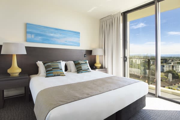 air conditioned Redcliffe hotel bedroom with wi-fi and private balcony at Mon Komo Hotel in Redcliffe