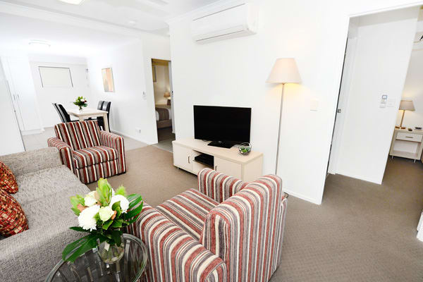 air conditioned hotel accommodation Moranbah 2 bedroom apartment lounge with comfortable couches, TV and Wi-Fi for corporate travellers visiting Moranbah on business