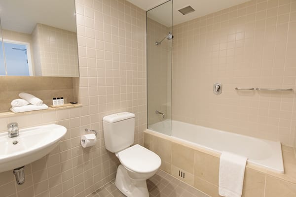  Oaks Glenelg Plaza Pier Suites 1 Bedroom Premier Park View Bathroom