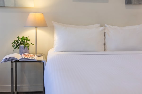 Oaks Melbourne on Collins Hotel Studio Executive Bedroom