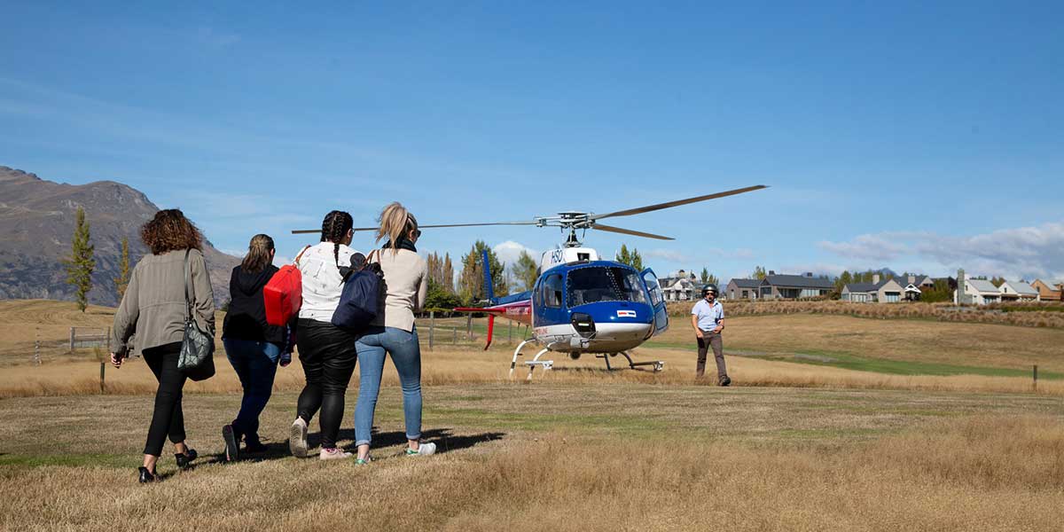 Helicopter tour at the Gibbston Valley to taste the local New Zealand gins