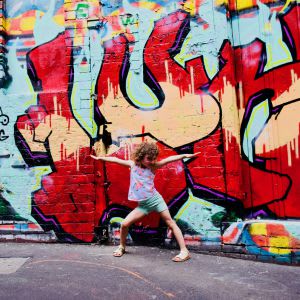 Robin Esrock on Street Art Tour in Melbourne near Oaks Hotels 