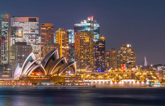 Sydney Harbour Bridge and Opera House near Oaks Hotels