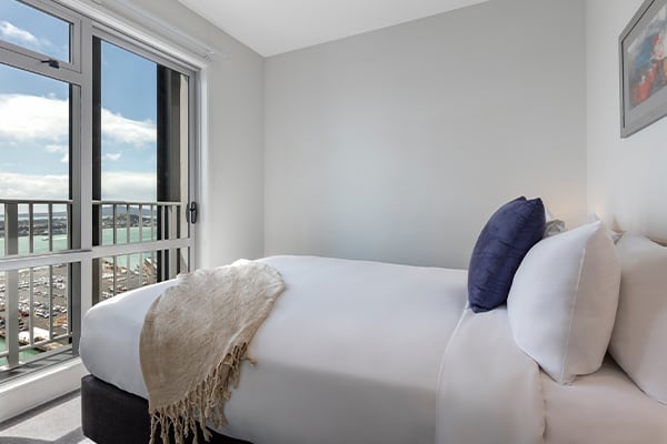 OAKS Auckland Harbour Suites 2 Bedroom Superior Bedroom Harbour View